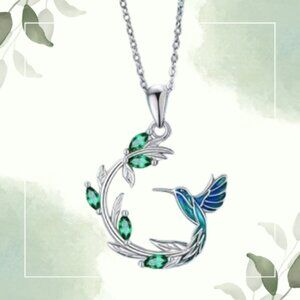 ✨ Silvery Hummingbird Pendant Necklace with Green Zirconia 🌿🕊️